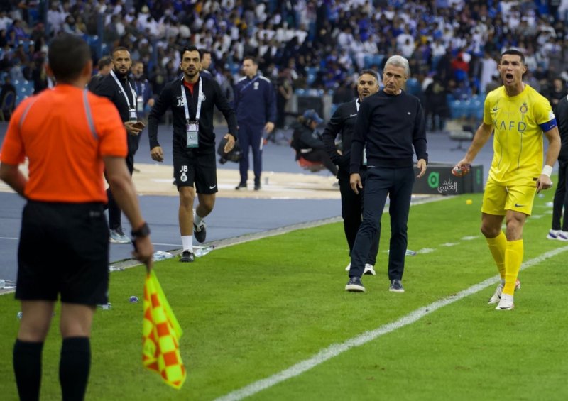 سرمربی النصر پرچم سفید را به اهتزاز درآورد؛/ یاران رونالدو بیخیال قهرمانی شدند