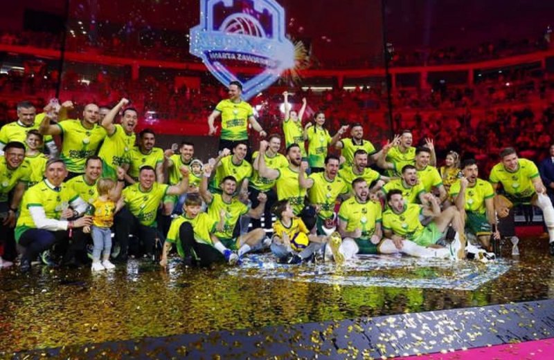 قهرمانی باشکوه: شاهکار جدید سرمربی لهستانی