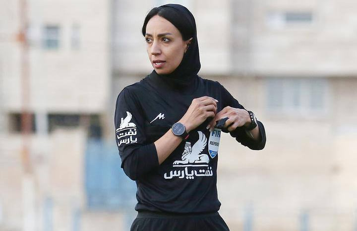 برای اولین بار در تاریخ فوتبال ایران؛/ تائید شد: یک داور زن در اتاق وار بود!