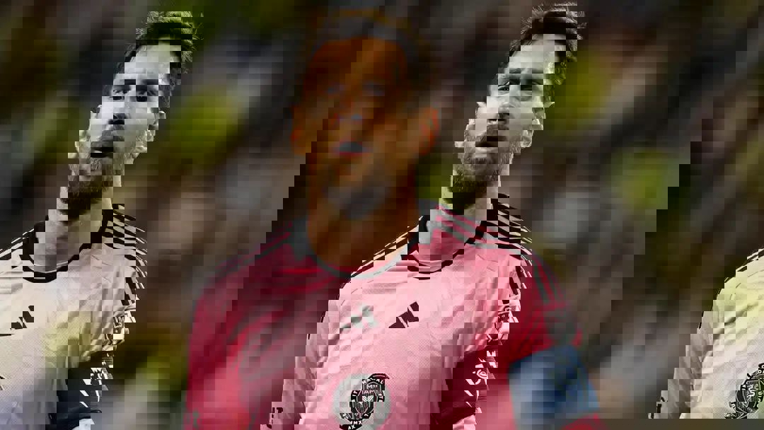 2000979
