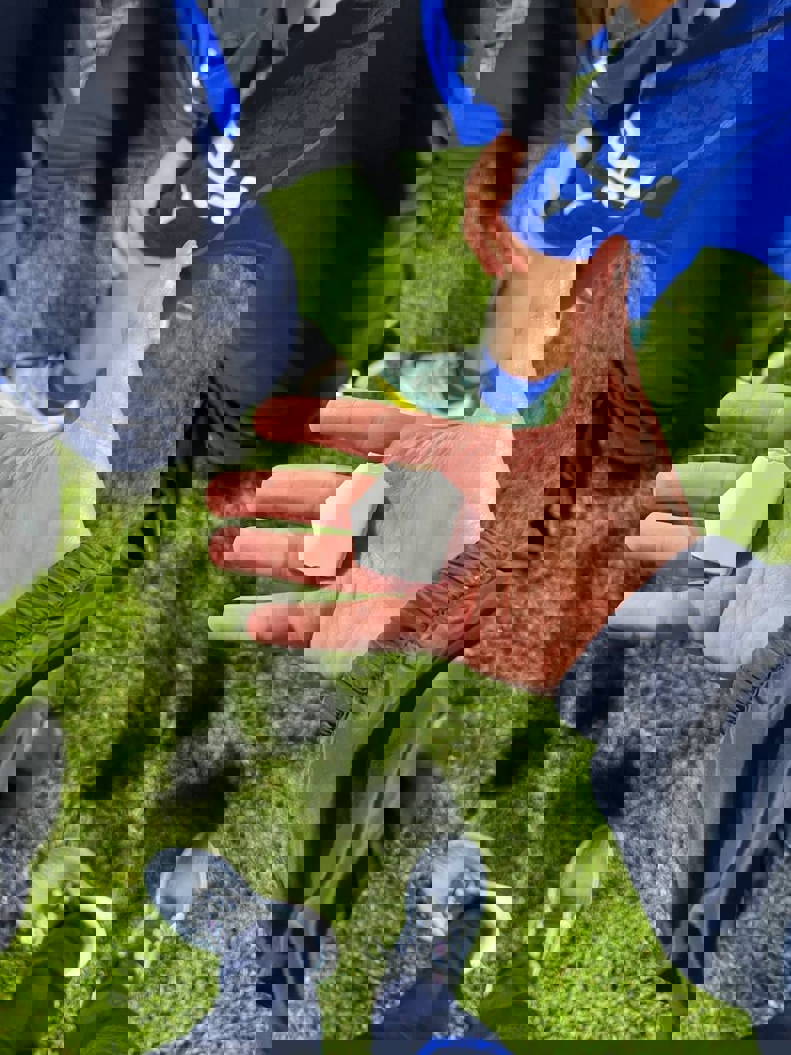 2001049