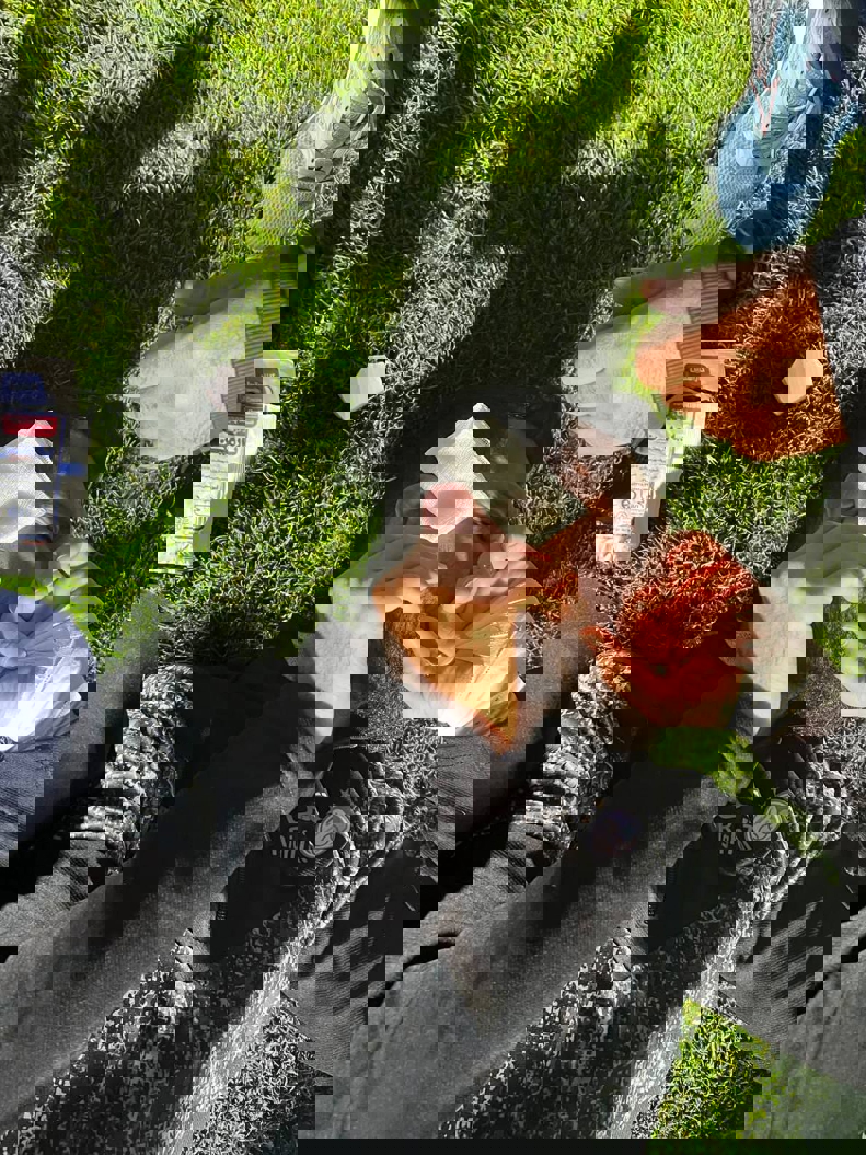2001047