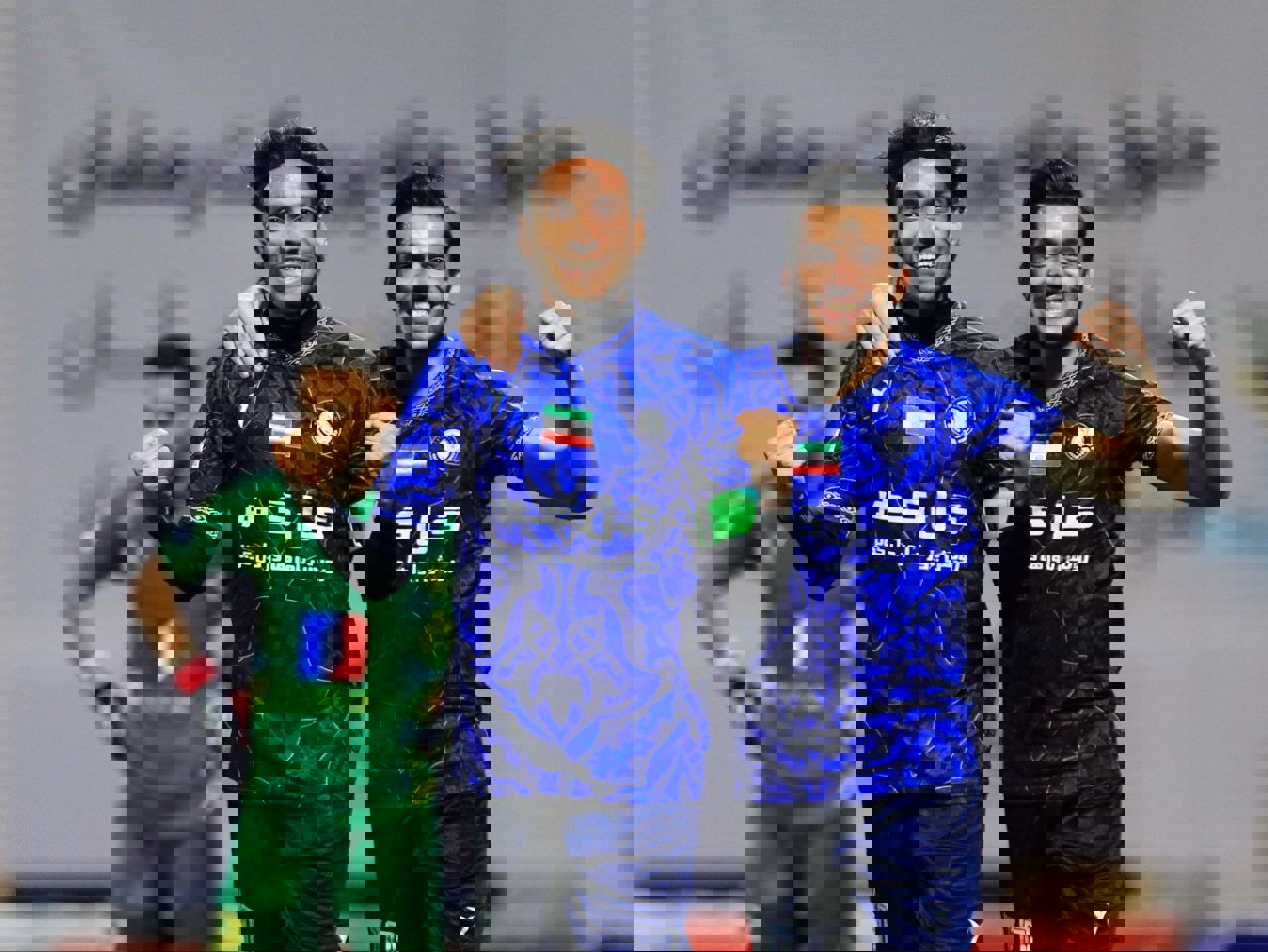 2001098