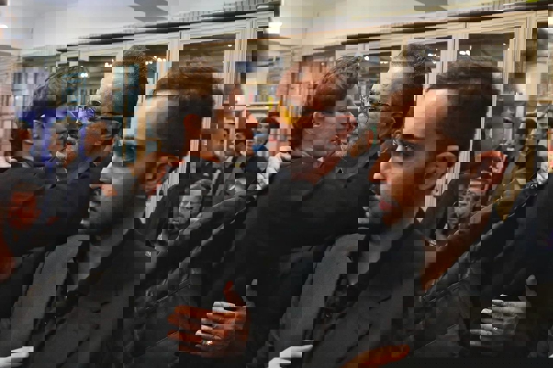2001565