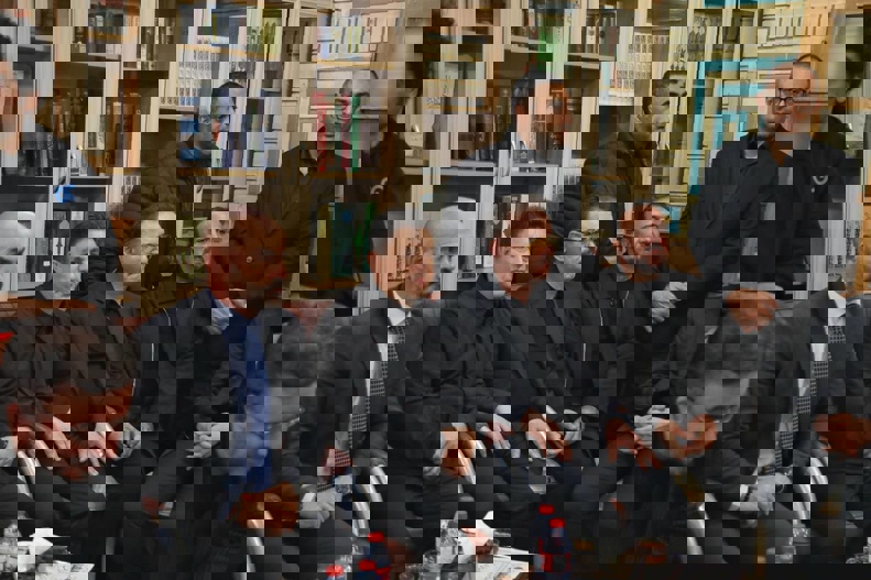 2001570