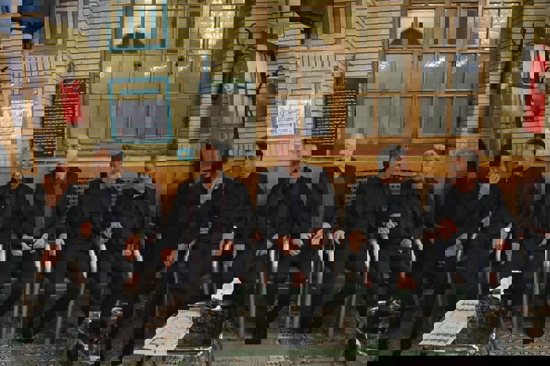 2001571