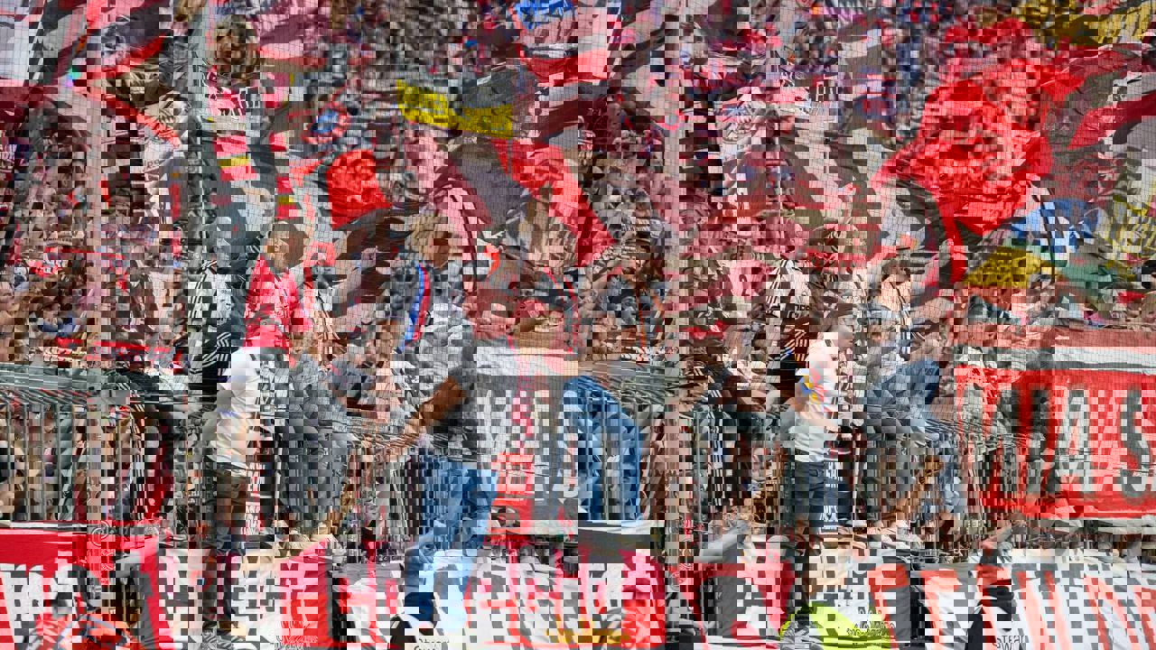 2001684