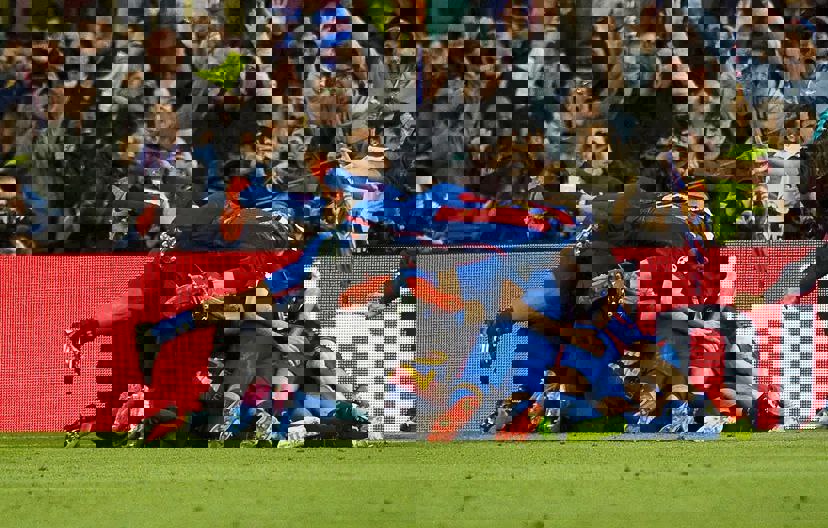 2001695