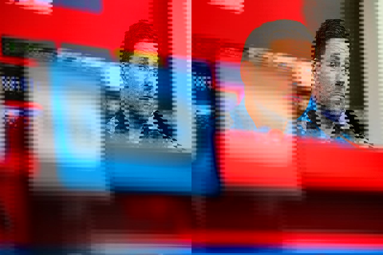 2001744