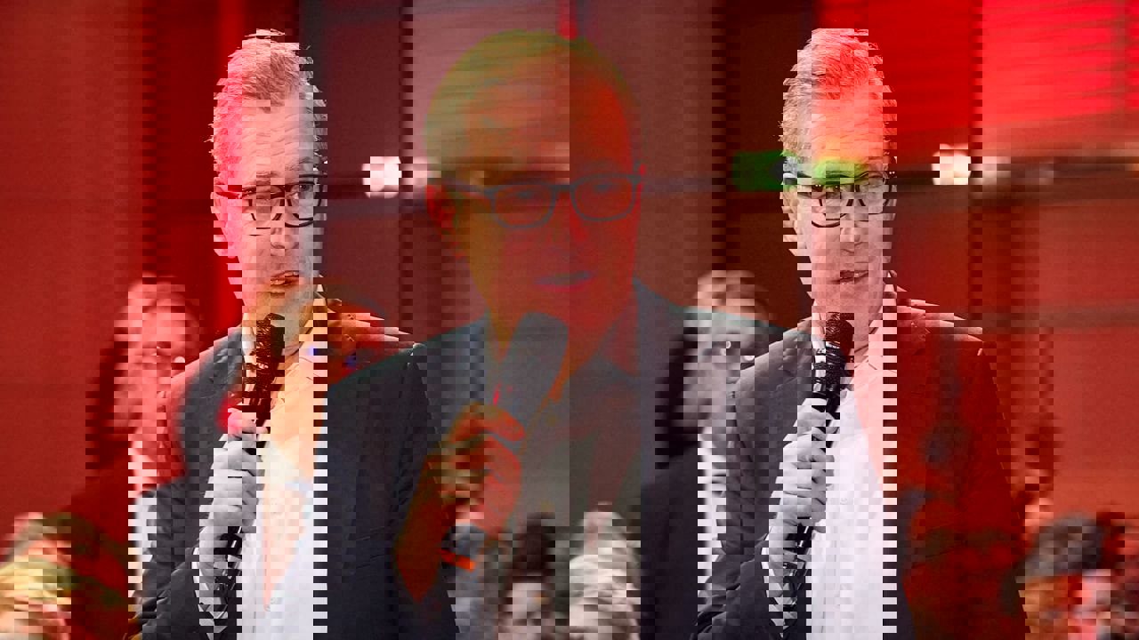 2001762