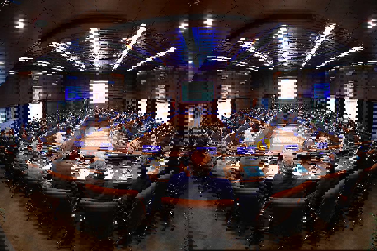 2001978