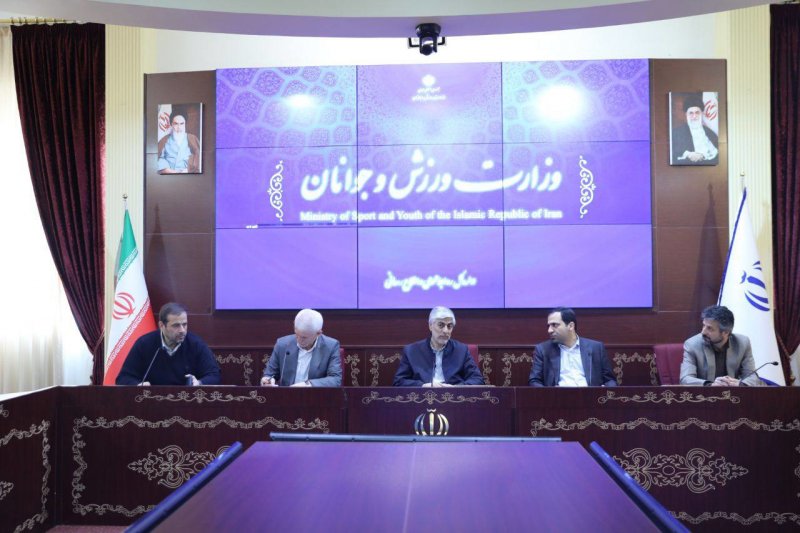 ادامه جلسات مجوز حرفهای سرخابیها با حضور وزیر