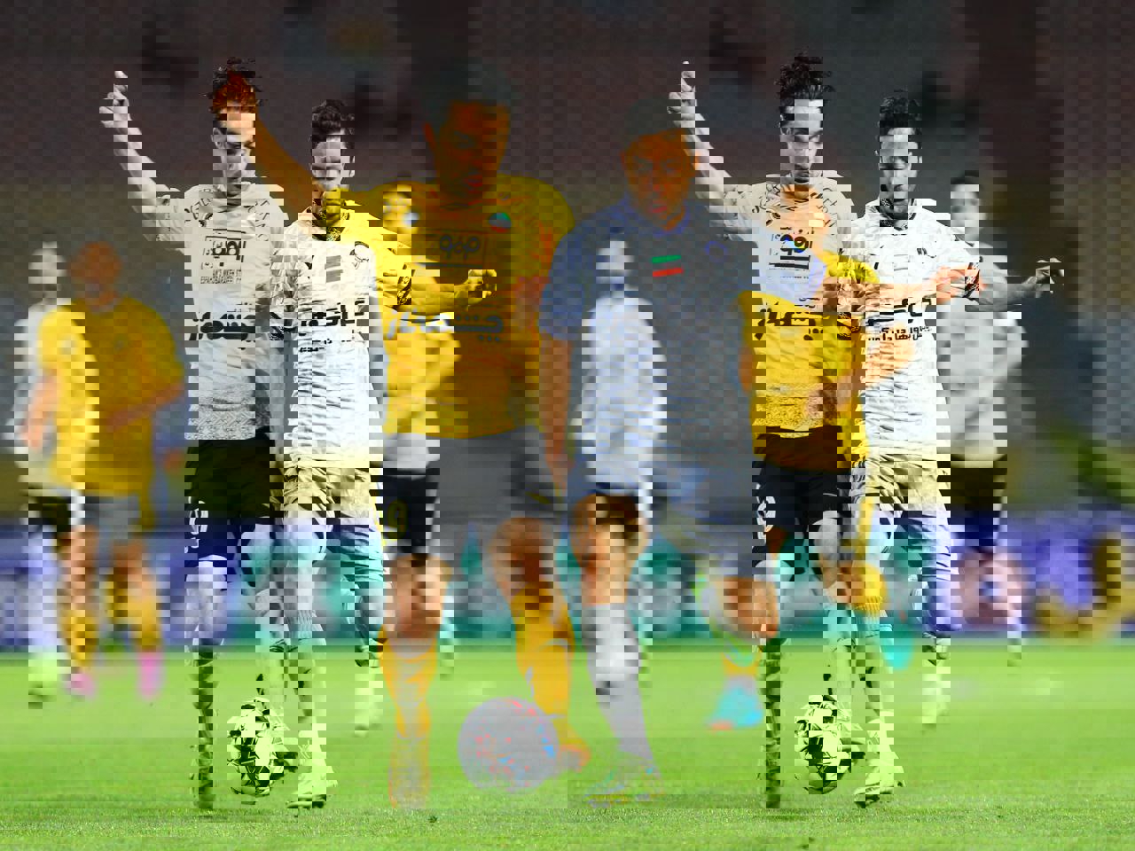 2002557