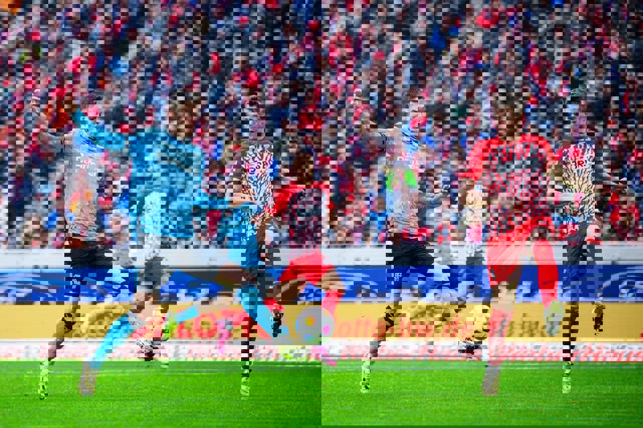 2002563