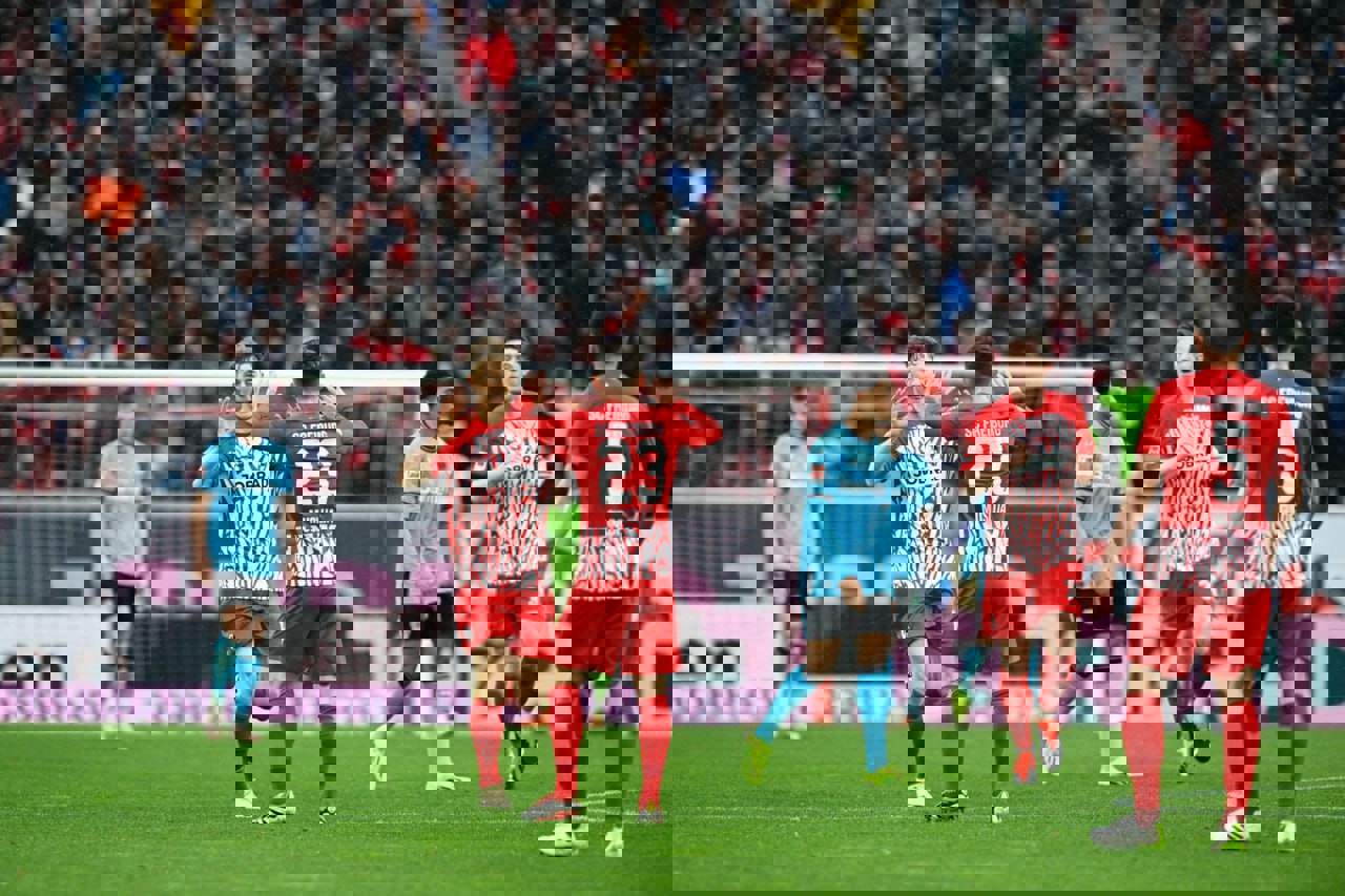 2002562