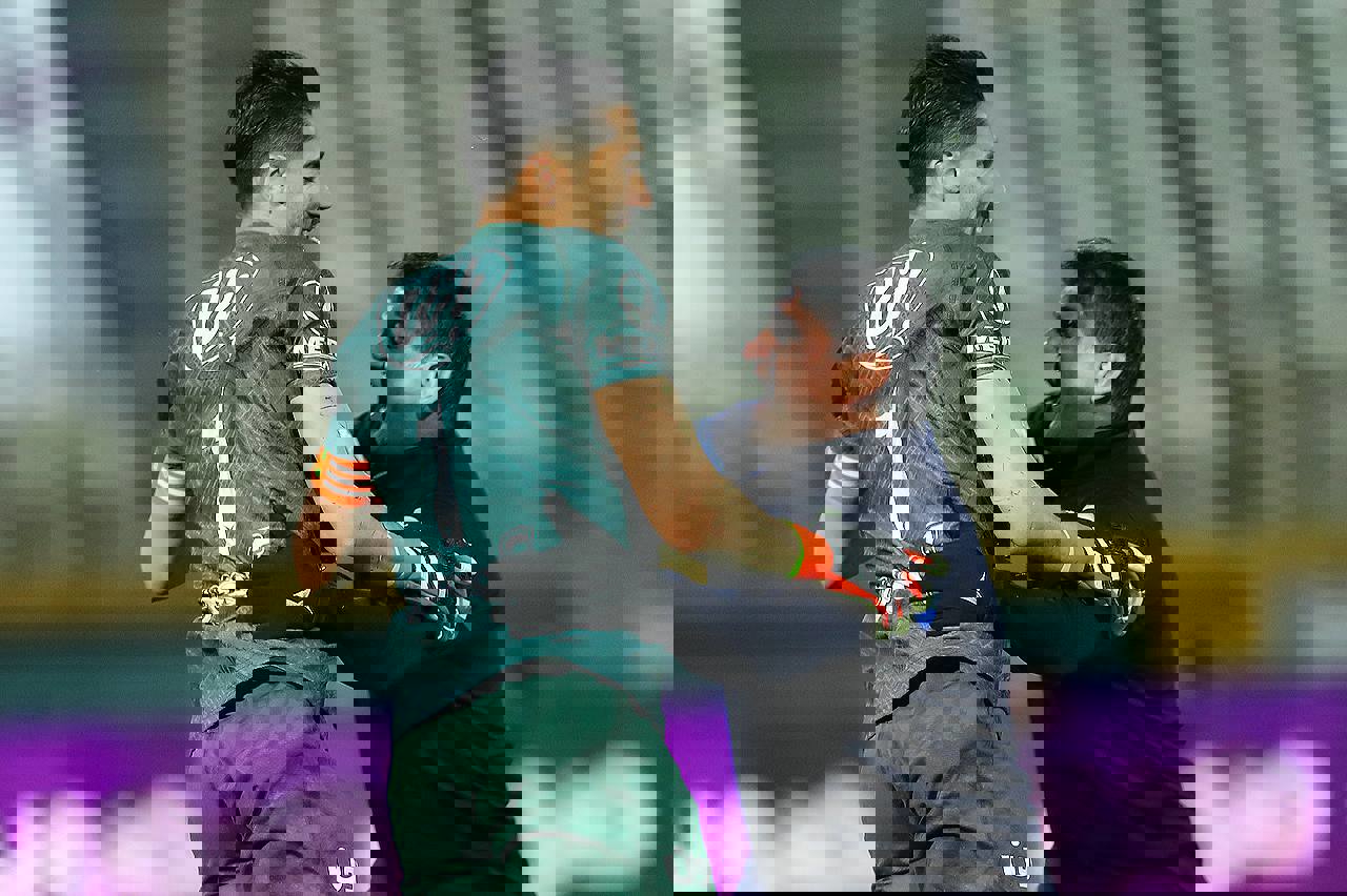 2002733