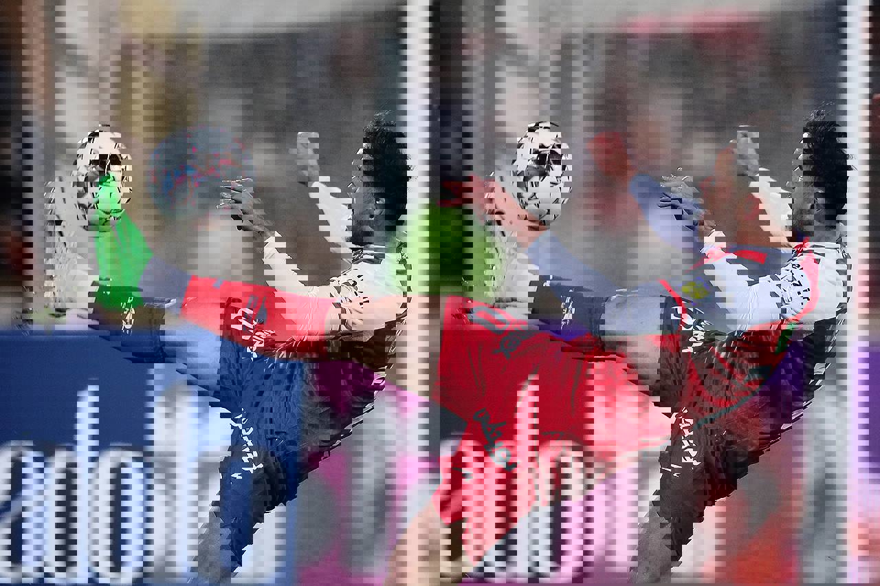 2002746