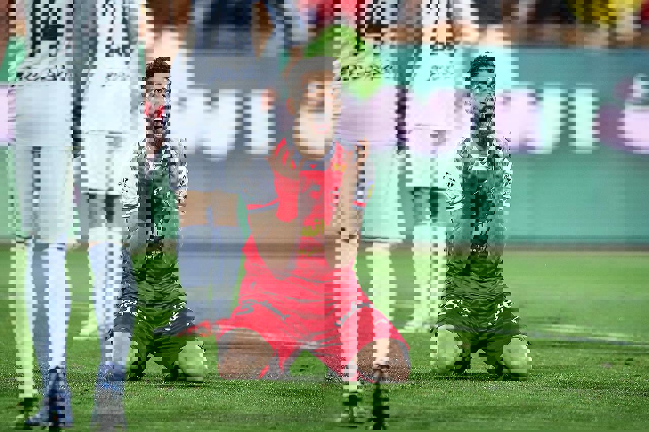 2002747