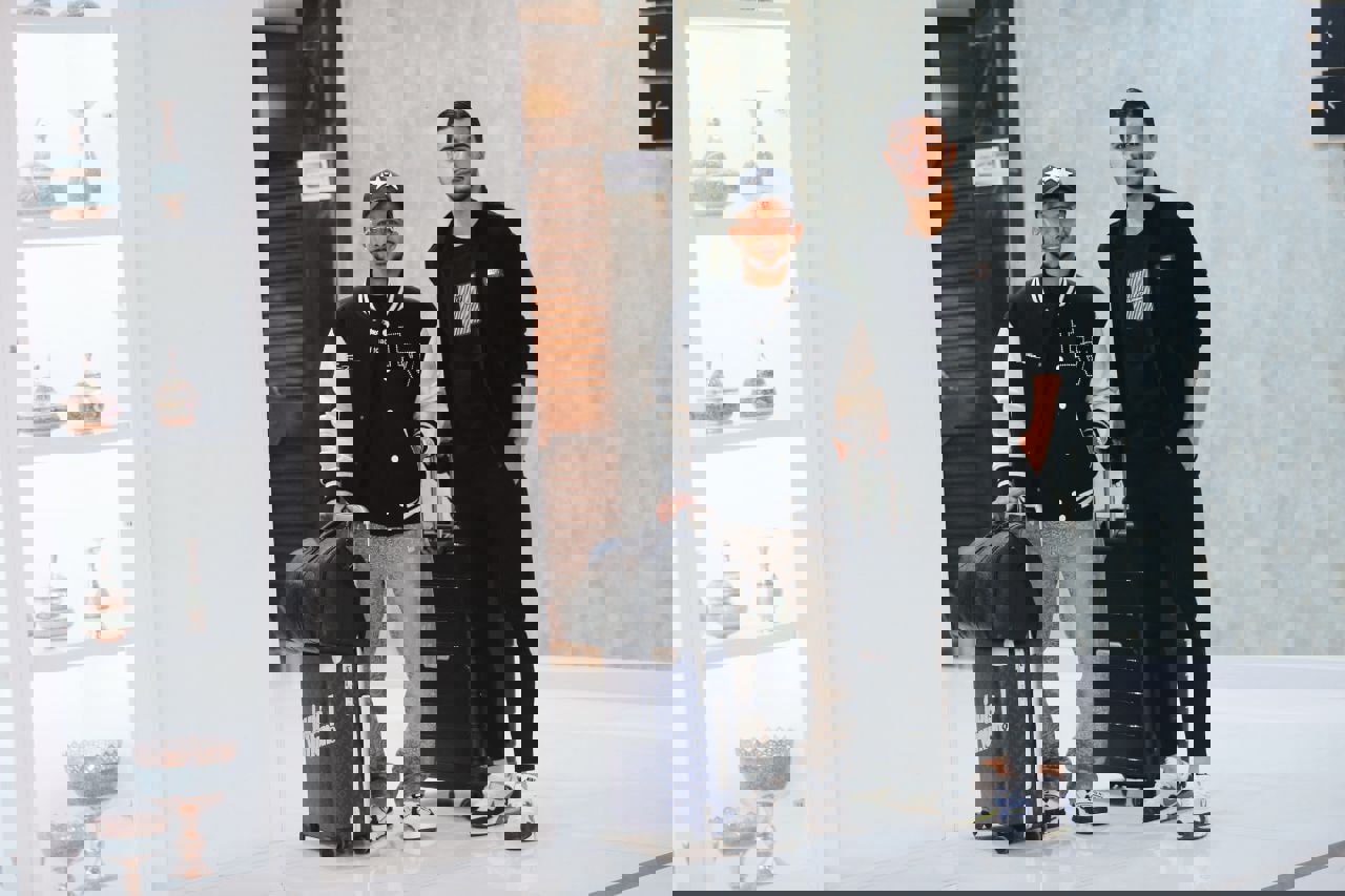 2002843