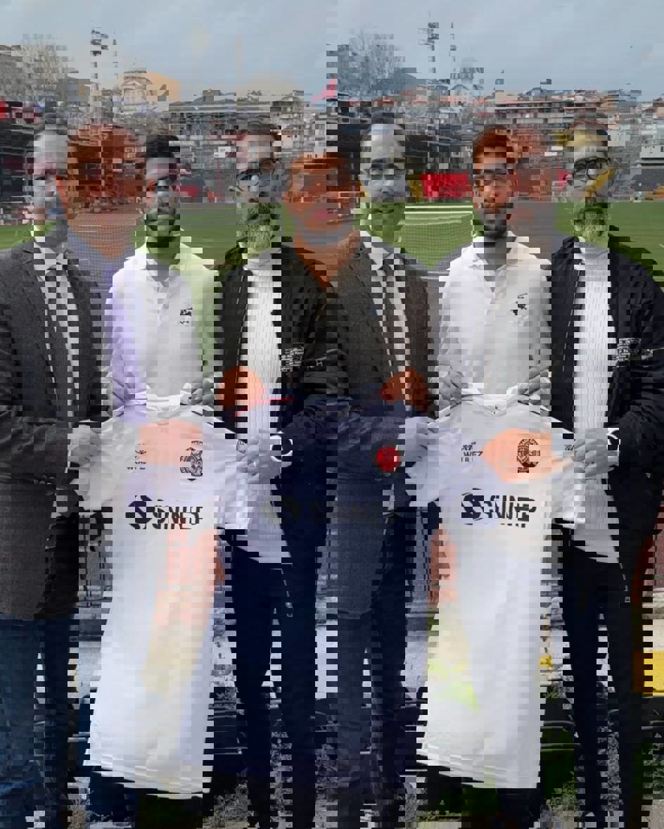 2002881