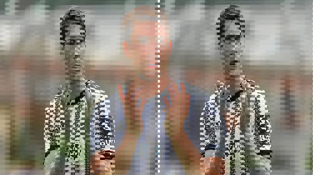 2002947