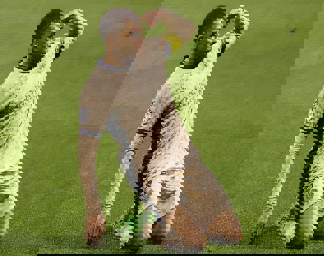 2002999