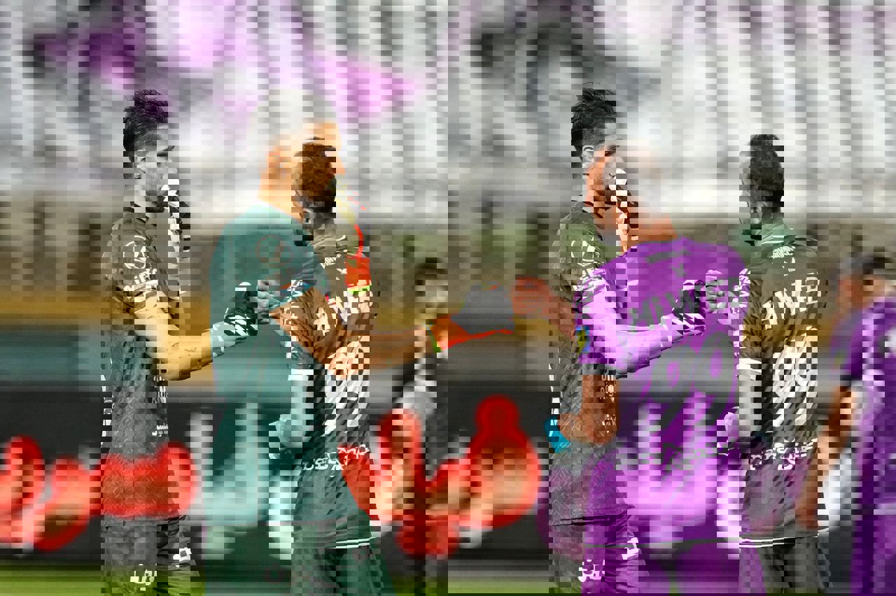 2002933