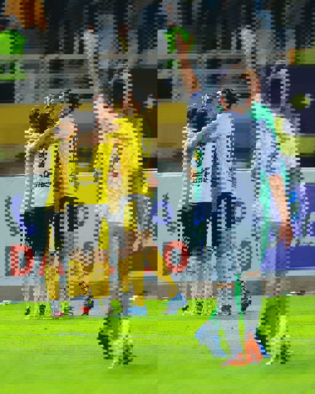 2002976