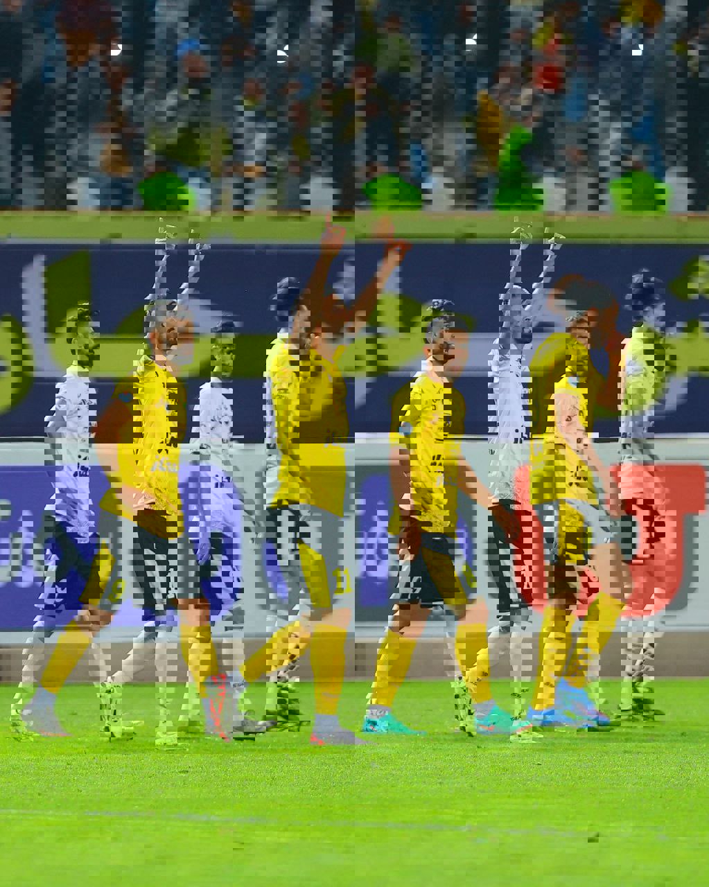 2002977