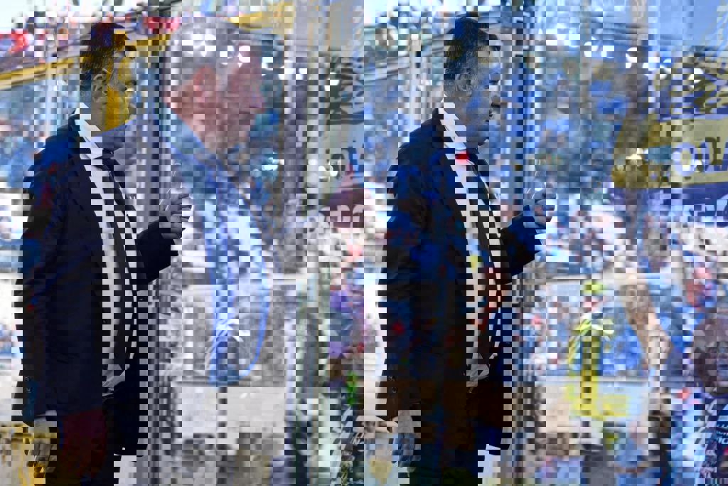 2003275