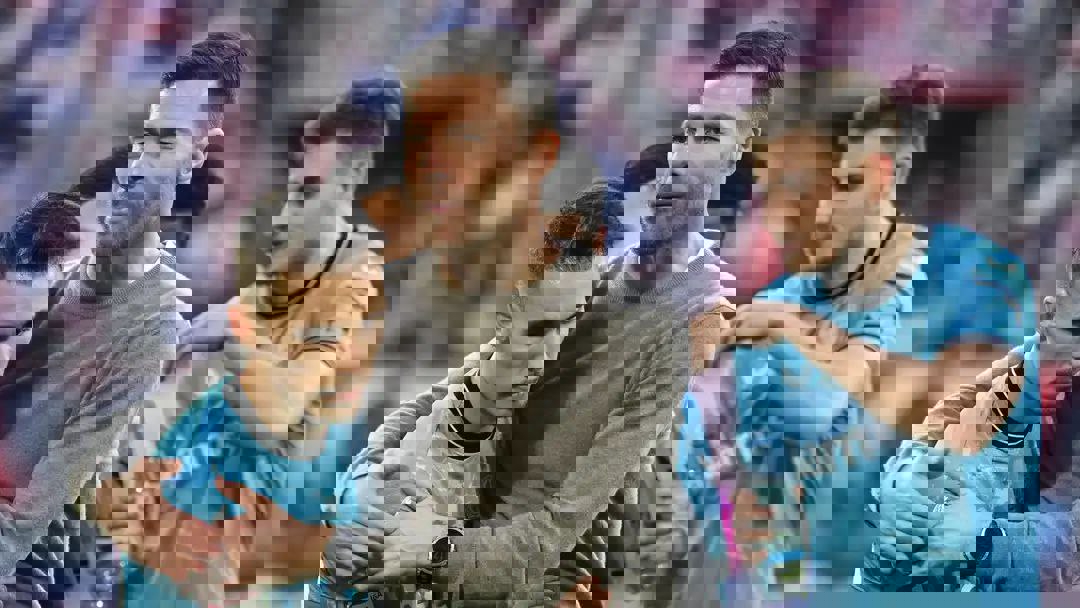 2003261