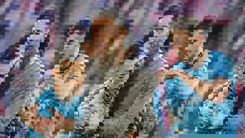 2003261