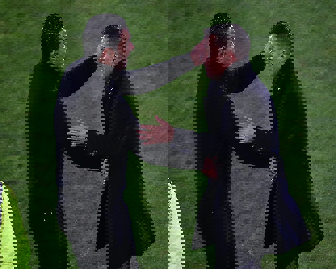 2003841