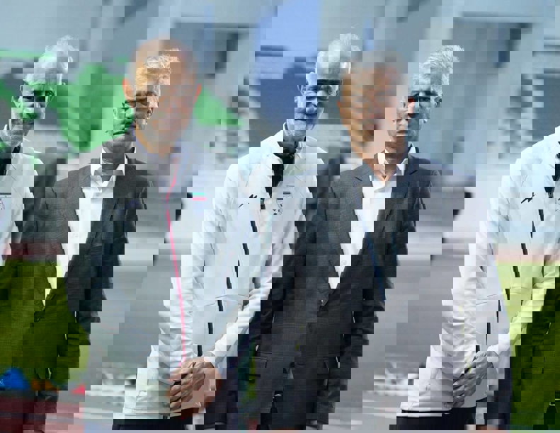 2004277