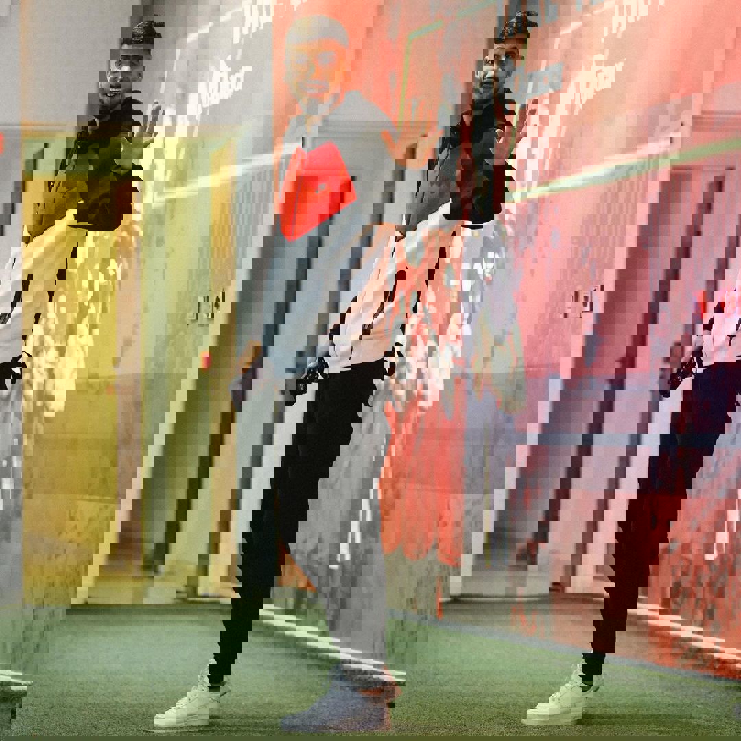 2004369