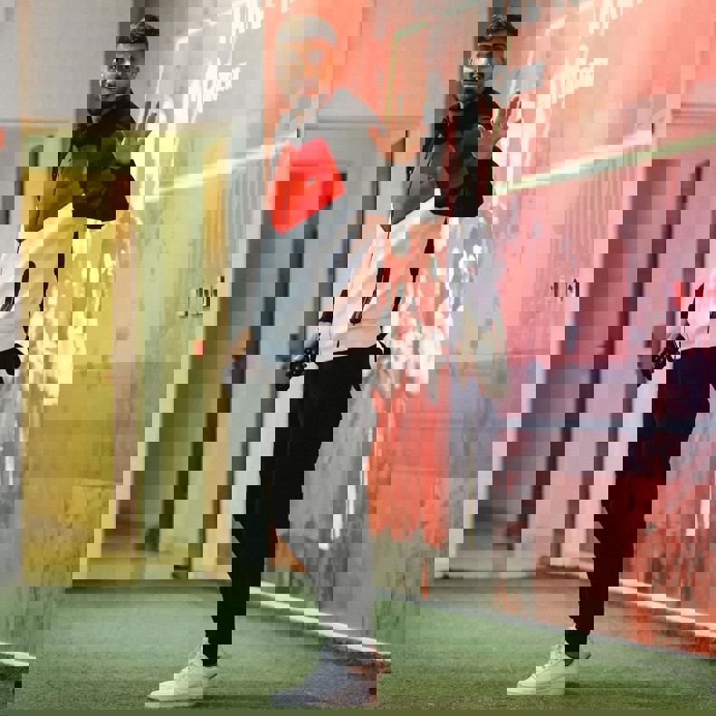 2004369