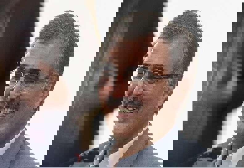 2004386
