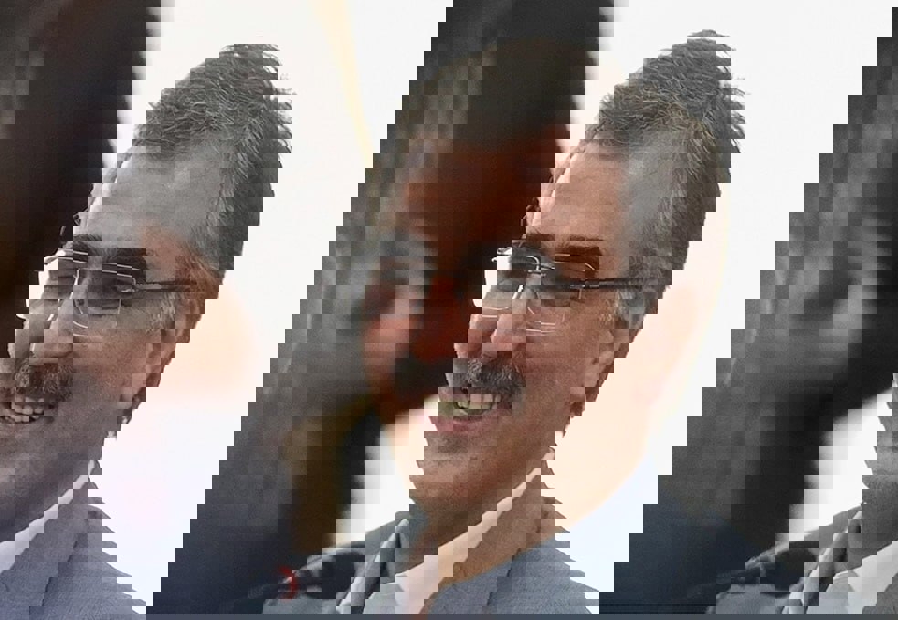 2004386