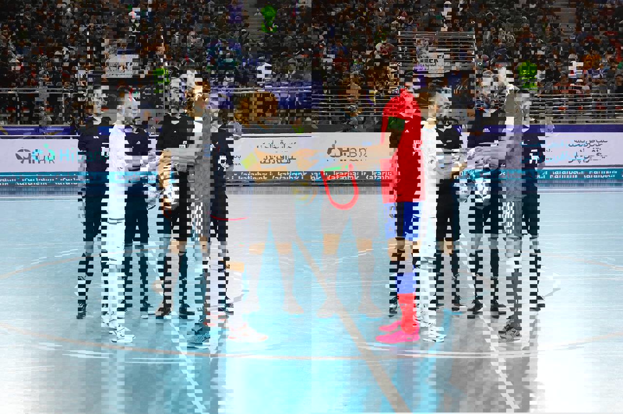 2004379