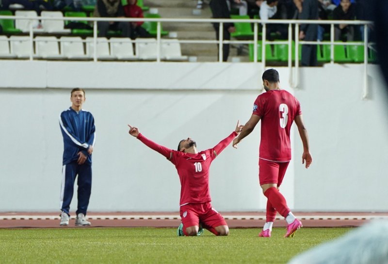 لیدر با توپ پر و گل در تیم ملی
