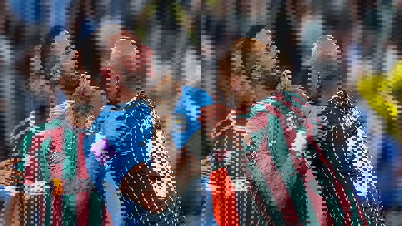 2004910