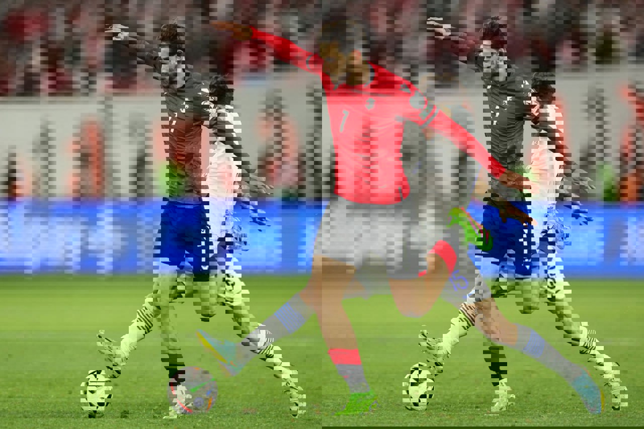 2004605