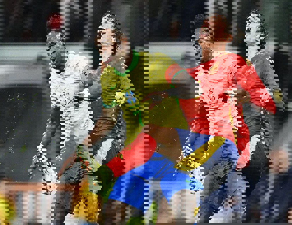 2004745