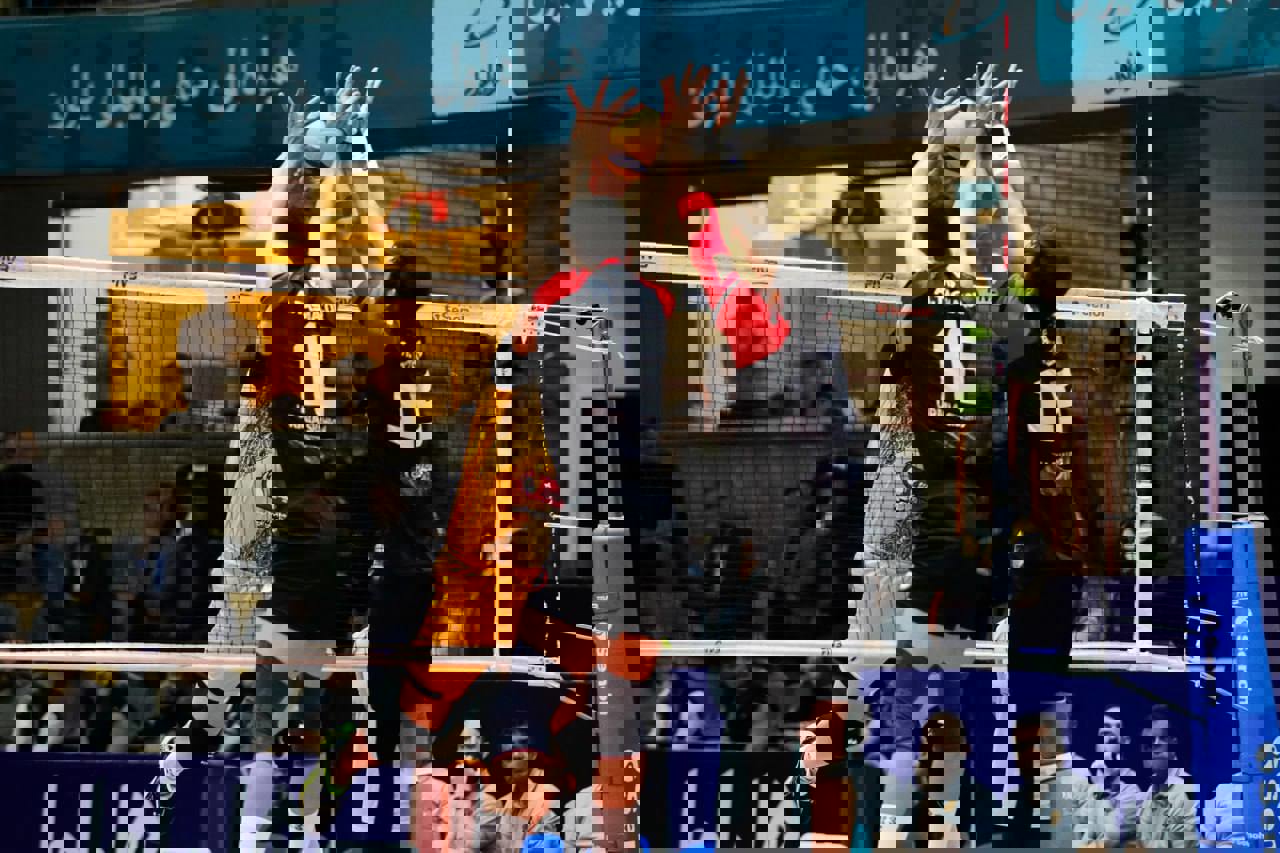 2004883