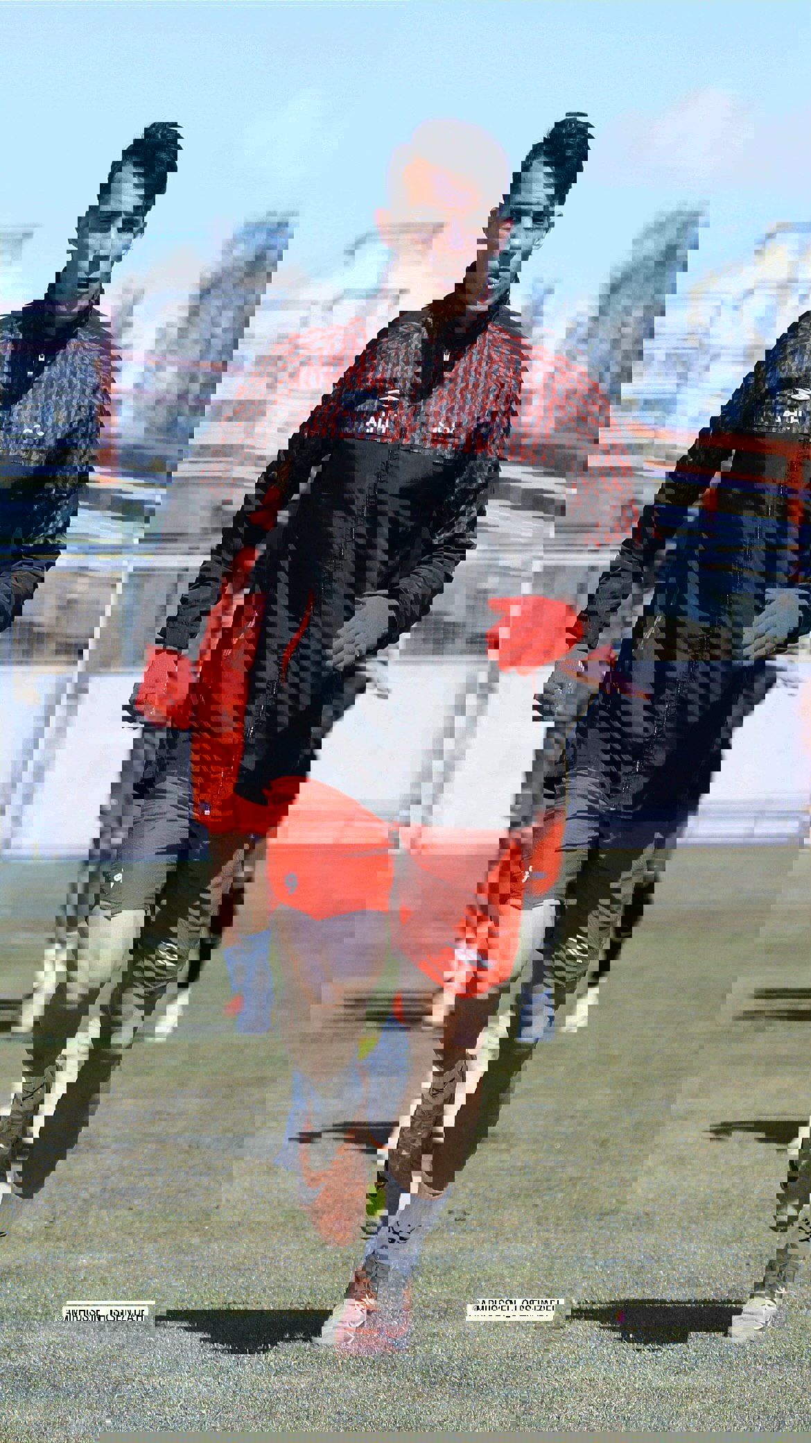 2004932