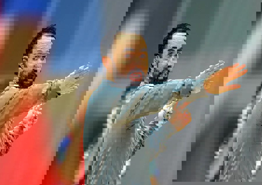 2005379