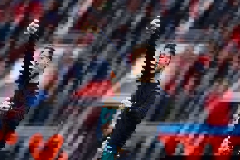 2005601