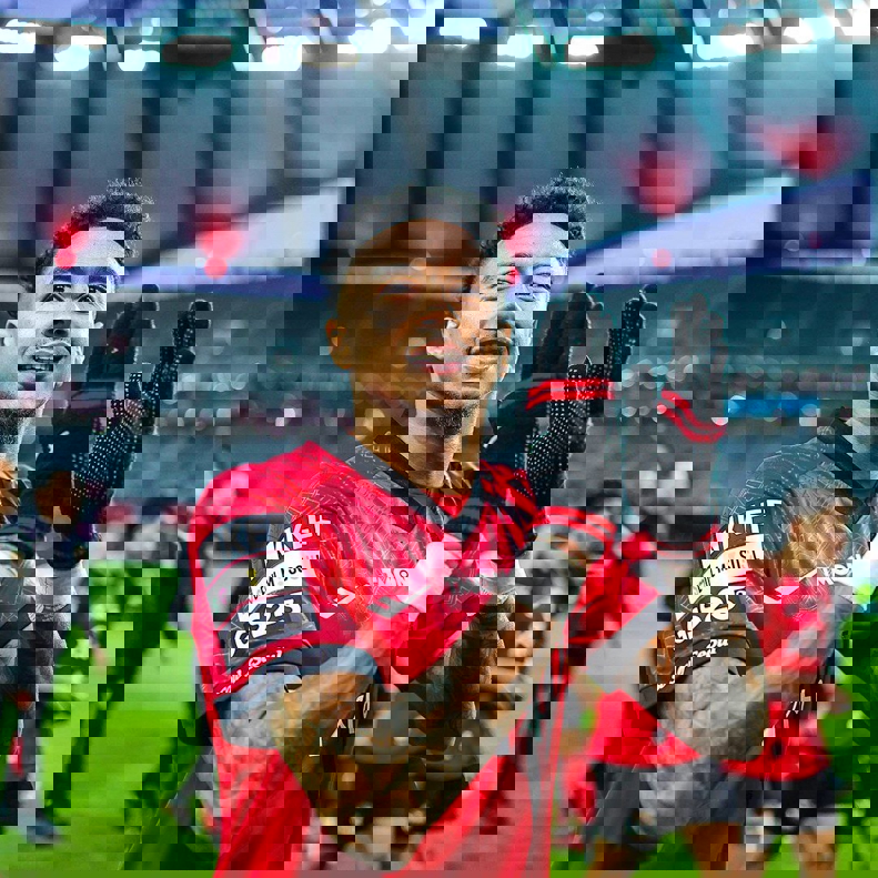 2005828