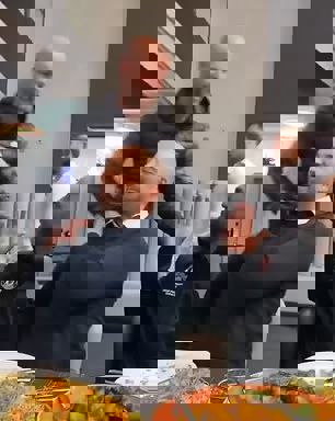 تنهاخ در افطاری یونایتد: خوب غذا بخورید (عکس) 4