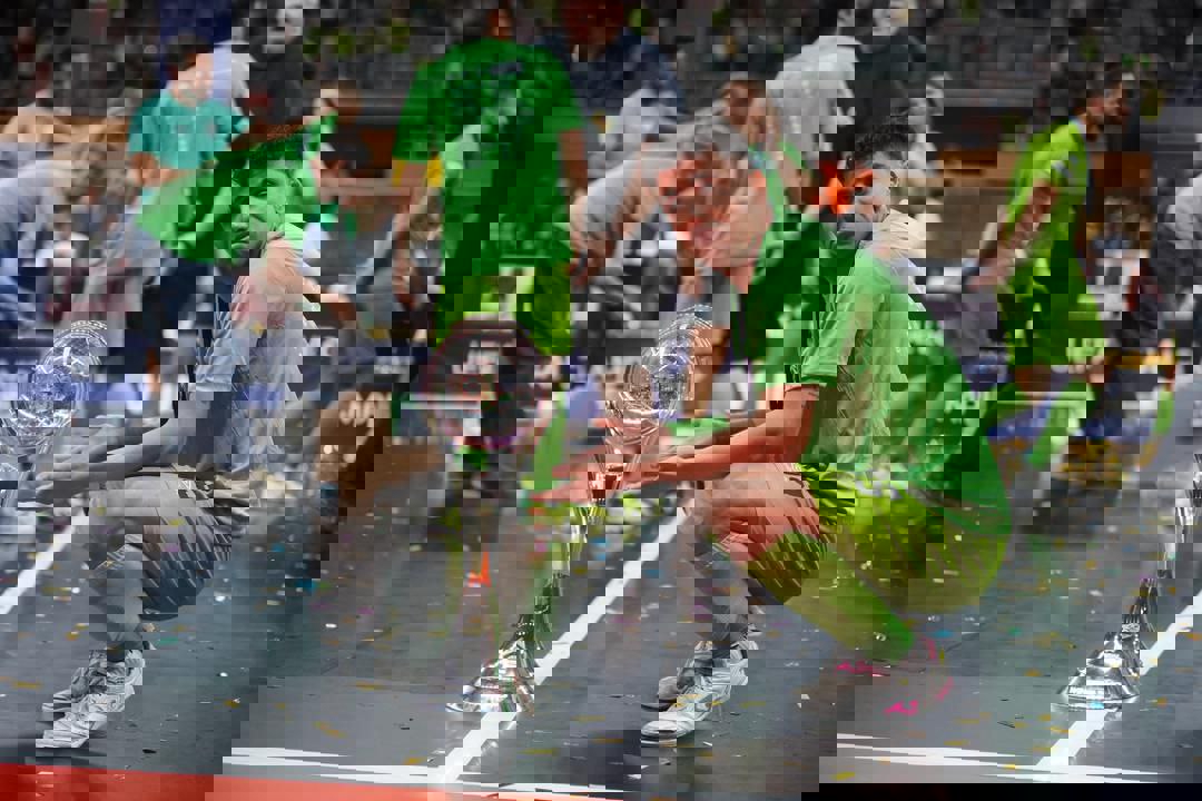طیبی در کنار ستاره‌های فوتسال جهان